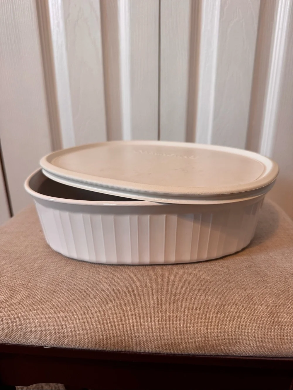 Corning Ware 1.8 liter Oval Covered Casserole Dish White With Storage Lid